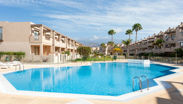 Apartamento de 2 quartos em Granadilla de Abona com piscina e jardim - Foto 2