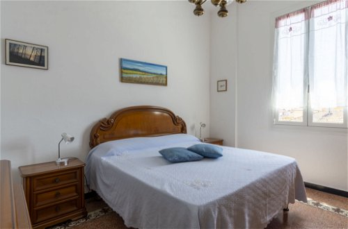 Foto 5 - Apartment mit 1 Schlafzimmer in Imperia mit blick aufs meer