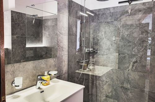 Foto 5 - Appartamento con 2 camere da letto a Gambarogno con piscina e giardino