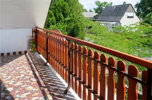 Foto 25 - Casa de 2 habitaciones en Balatonmáriafürdő con jardín y terraza
