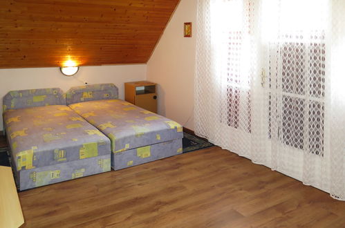 Foto 13 - Casa con 2 camere da letto a Balatonmáriafürdő con giardino e terrazza