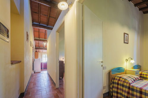 Photo 25 - 2 bedroom Apartment in Lucca with swimming pool and garden