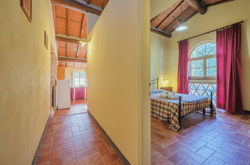 Photo 14 - 2 bedroom Apartment in Lucca with swimming pool and garden