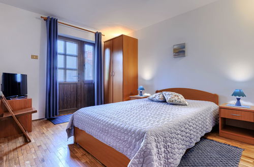 Foto 19 - Casa de 3 quartos em Rovinj com piscina privada e jardim