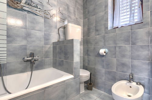 Foto 23 - Casa de 3 quartos em Rovinj com piscina privada e jardim