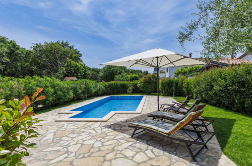 Foto 18 - Casa de 3 quartos em Rovinj com piscina privada e jardim