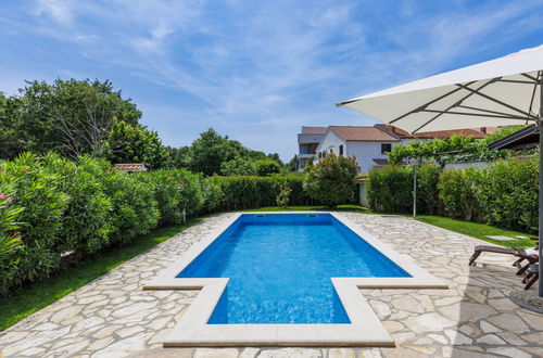 Foto 28 - Casa de 3 quartos em Rovinj com piscina privada e jardim