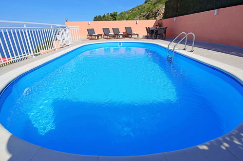 Foto 5 - Casa de 2 quartos em Blato com piscina privada e terraço