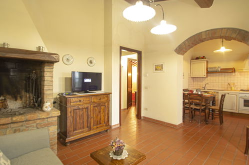 Photo 4 - 2 bedroom Apartment in Montaione with swimming pool and garden