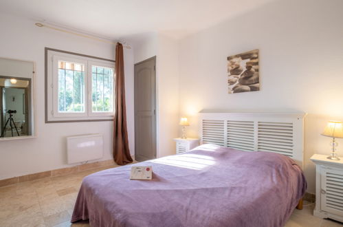 Foto 15 - Casa con 2 camere da letto a Roquebrune-sur-Argens con piscina privata e vista mare