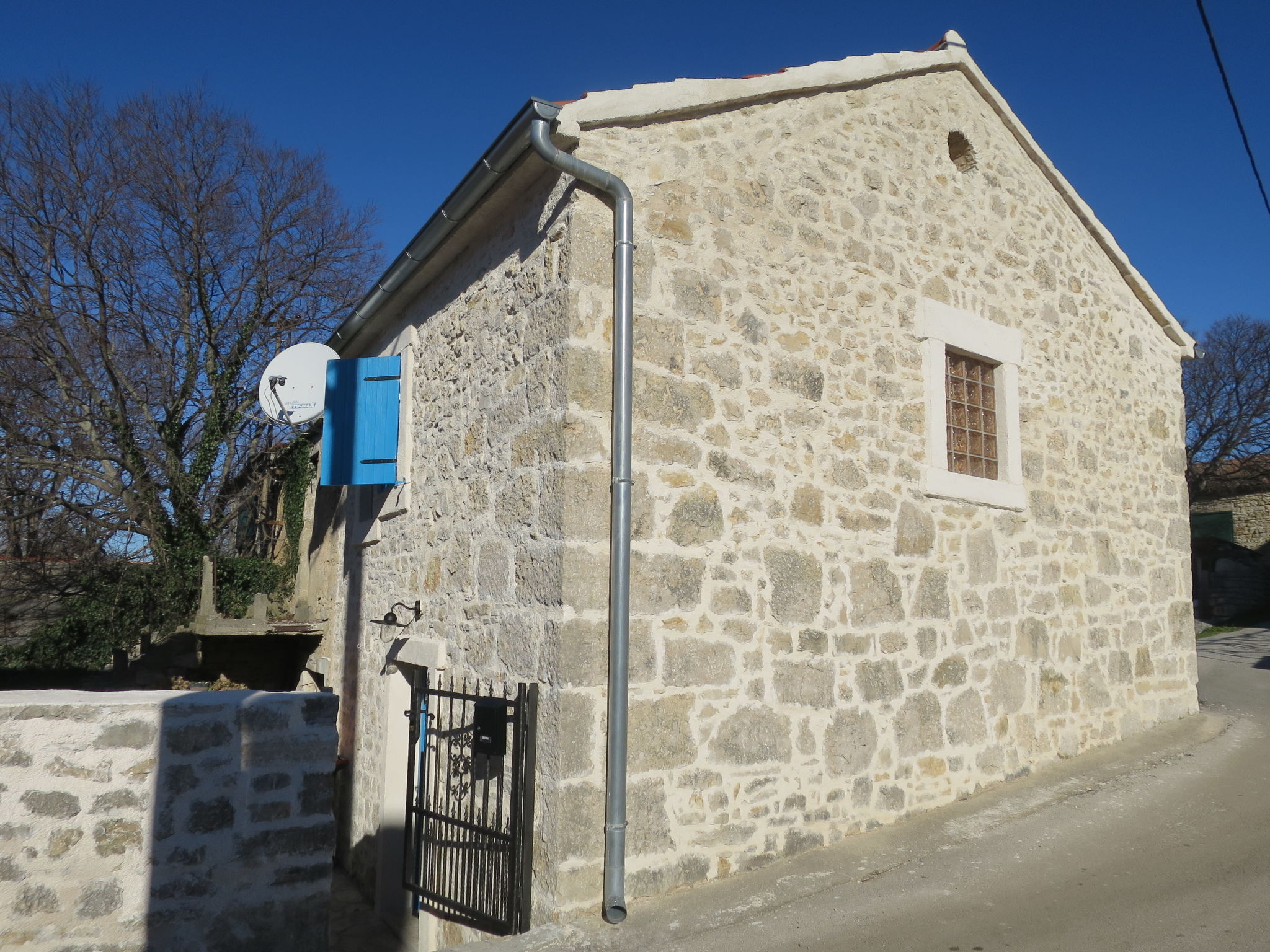 Photo 1 - Maison de 2 chambres à Novigrad avec terrasse et vues à la mer