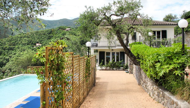 Apartamento de 3 quartos em Moneglia com piscina e jardim - Foto 2
