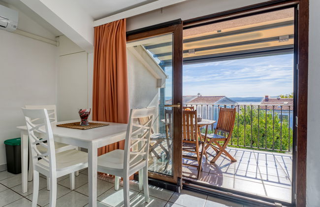 2 bedroom Apartment in Crikvenica with garden and terrace - Photo 2