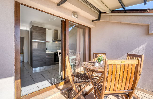 2 bedroom Apartment in Crikvenica with garden and terrace - Photo 12