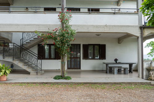 Photo 2 - Appartement de 3 chambres à Bolsena avec piscine et jardin