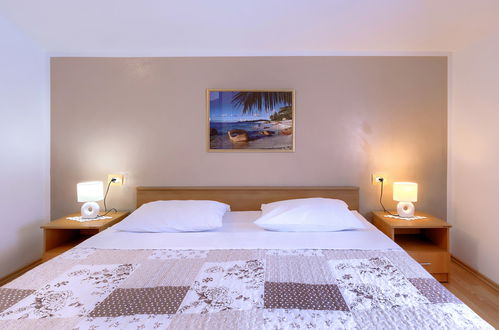 Foto 5 - Appartamento con 1 camera da letto a Umag con vista mare