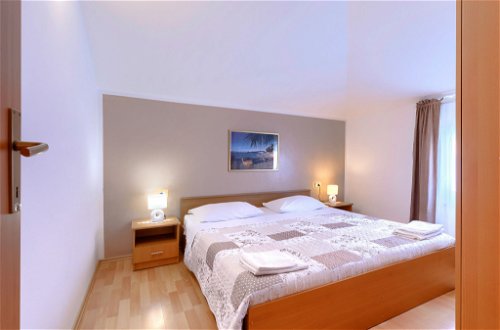 Foto 10 - Appartamento con 1 camera da letto a Umag con vista mare