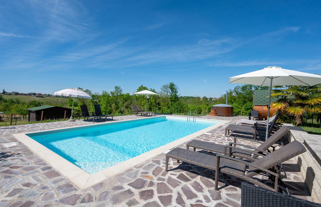 Casa de 3 quartos em Asti com piscina e jardim - Foto 2