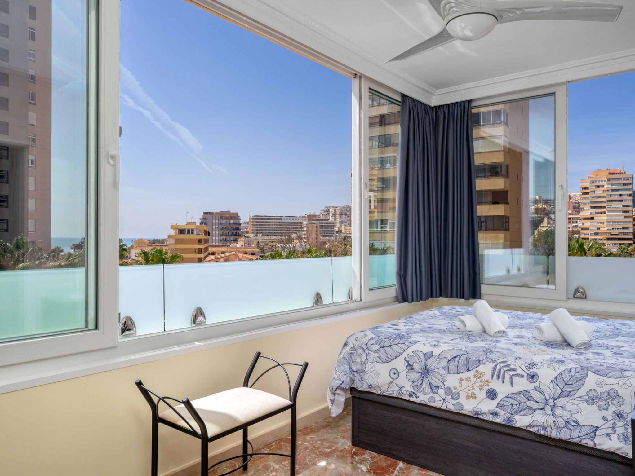 Foto 17 - Appartamento con 3 camere da letto a Torremolinos con piscina e vista mare