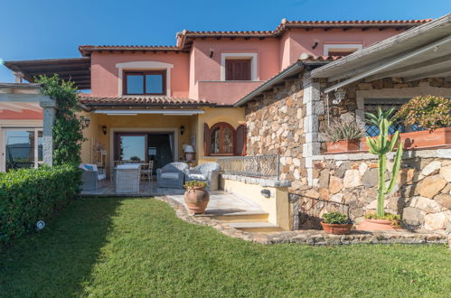 Photo 2 - Appartement de 2 chambres à Golfo Aranci avec piscine et vues à la mer