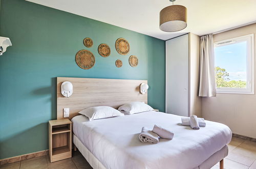Foto 18 - Appartamento con 1 camera da letto a La Londe-les-Maures con piscina e terrazza
