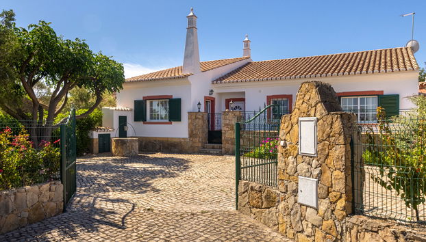 Maison de 4 chambres à Faro avec piscine privée et jardin - Photo 3