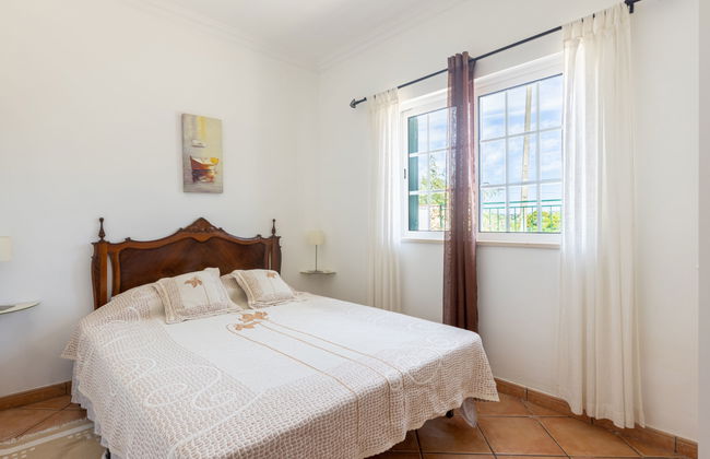 Casa de 4 quartos em Faro com piscina privada e jardim - Foto 15