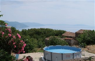 Foto 1 - Apartamento de 2 quartos em Kršan com piscina privada e vistas do mar