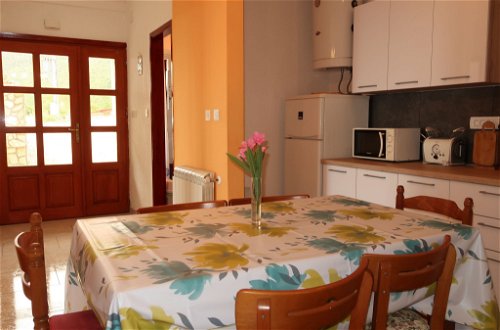 Foto 16 - Apartamento de 2 quartos em Kršan com piscina privada e vistas do mar