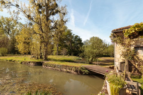 Foto 55 - Casa de 4 quartos em Payroux com piscina privada e jardim