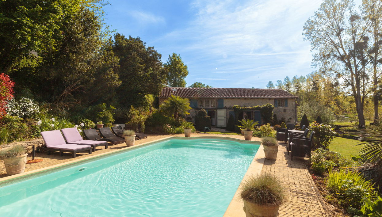 Casa de 5 quartos em Payroux com piscina privada e jardim - Foto 1