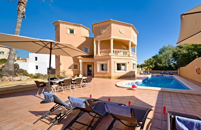 Casa de 6 quartos em Calp com piscina privada e jardim - Foto 1