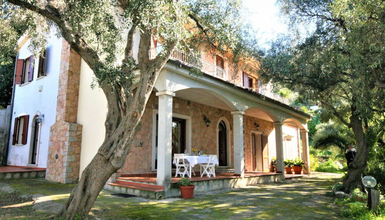 Photo 1 - Maison de 2 chambres à Badesi avec jardin et vues à la mer