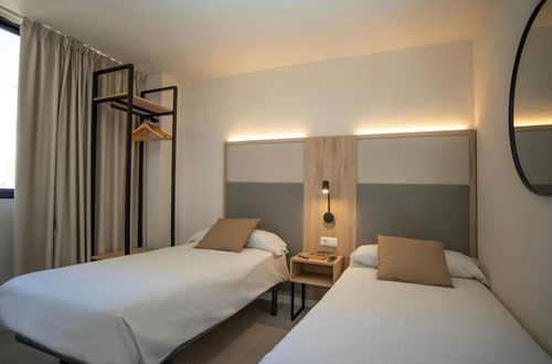 Foto 7 - Dynastic Rooms Apartments