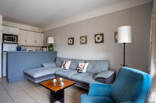 Foto 7 - Apartamento de 2 quartos em Saint-Laurent-du-Var com piscina e jardim