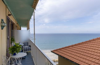 Photo 2 - Appartement de 1 chambre à Riva Ligure avec vues à la mer