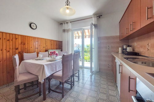 Foto 10 - Appartamento con 2 camere da letto a Krk con giardino e terrazza