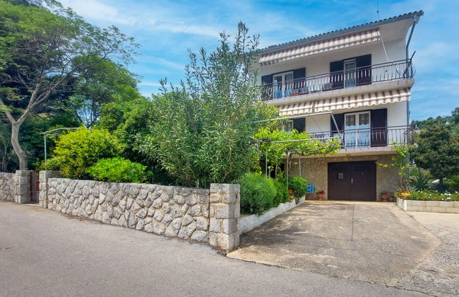 Apartamento de 2 quartos em Krk com jardim e terraƧo - Foto 1