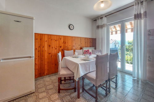 Foto 20 - Appartamento con 2 camere da letto a Krk con giardino e terrazza