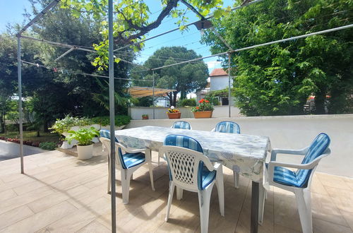 Foto 17 - Appartamento con 2 camere da letto a Krk con giardino e terrazza
