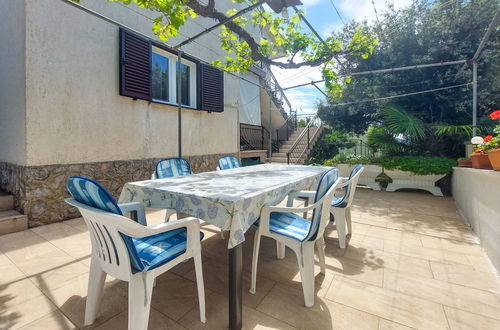 Foto 16 - Appartamento con 2 camere da letto a Krk con giardino e terrazza