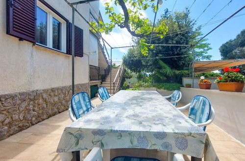 Foto 28 - Appartamento con 2 camere da letto a Krk con giardino e terrazza