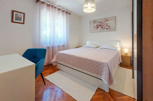 Foto 3 - Appartamento con 2 camere da letto a Krk con giardino e terrazza