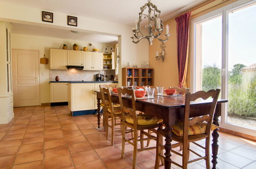 Photo 13 - Maison de 3 chambres à Nans-les-Pins avec piscine et terrasse