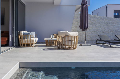 Foto 9 - Casa de 2 quartos em Pula com piscina privada e terraço