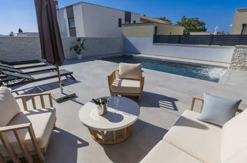 Foto 40 - Casa de 2 quartos em Pula com piscina privada e terraço