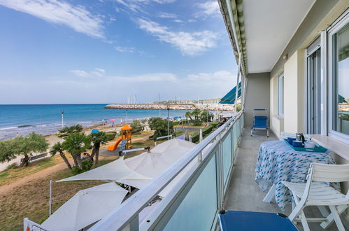 Foto 6 - Appartamento con 2 camere da letto a Rosignano Marittimo con vista mare