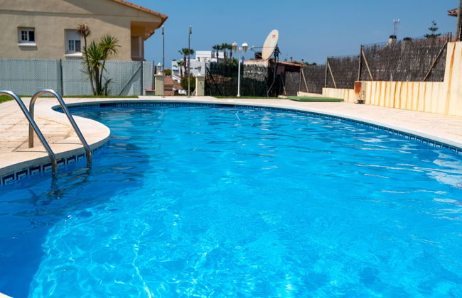 4 bedroom House in Calafell with swimming pool and garden - Photo 1