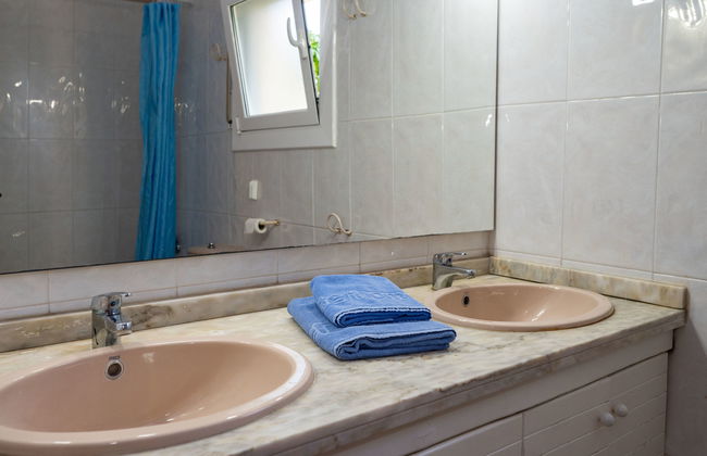 4 bedroom House in Calafell with swimming pool and garden - Photo 25