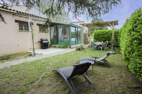 Photo 18 - Maison de 1 chambre à Solliès-Pont avec jardin et vues à la mer